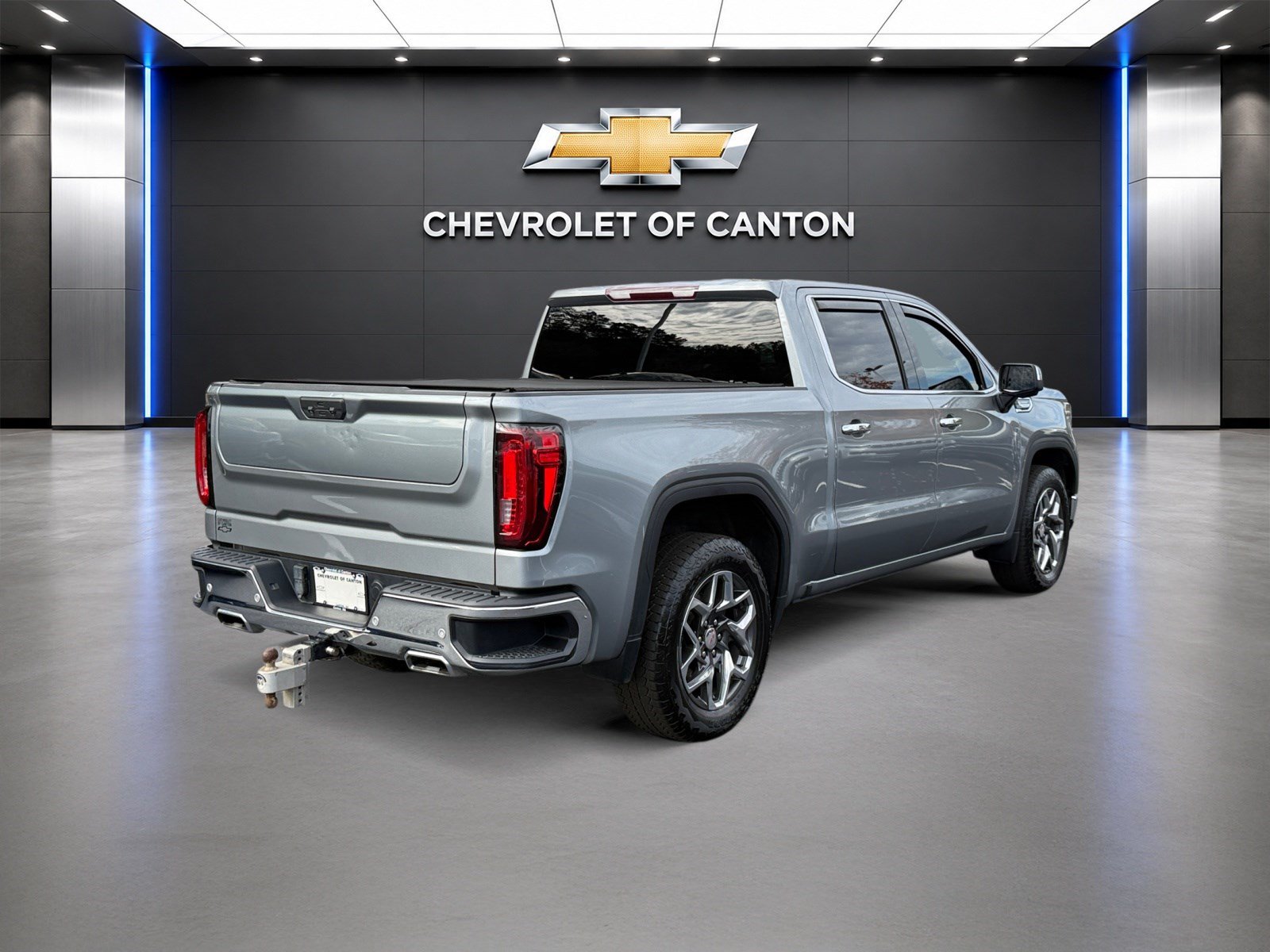 Used 2023 GMC Sierra 1500 SLT AWD/4WD image 5