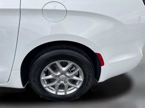 New 2026 Chrysler Voyager LX image 36