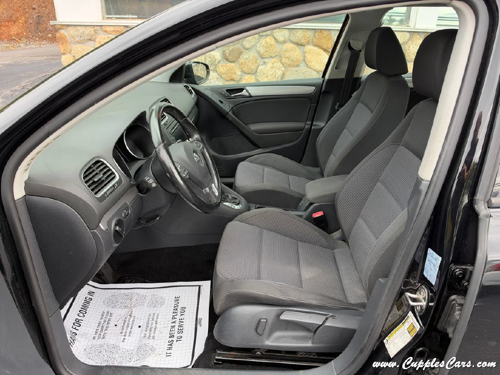Used 2013 Volkswagen Golf 4-Door FWD image 3