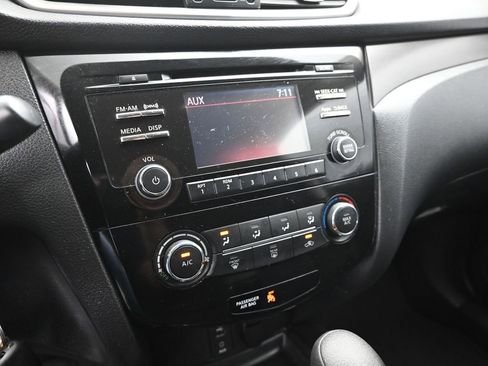 Used 2015 Nissan Rogue S image 19