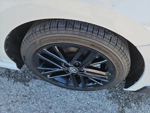Used 2025 Toyota Camry SE w/ Convenience Package FWD image 10
