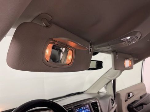 Used 2019 Chrysler Pacifica Touring-L FWD image 34