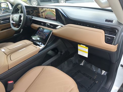 New 2026 INFINITI QX80 Luxe image 11