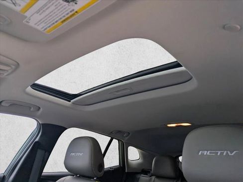 Used 2025 Chevrolet Trax ACTIV w/ Sunroof Package FWD image 17