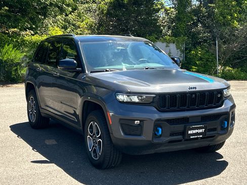 Used 2022 Jeep Grand Cherokee Trailhawk w/ Advanced Protech Group II AWD/4WD image 1