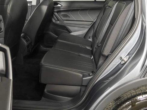 Used 2023 Volkswagen Tiguan SE AWD/4WD image 35