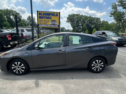 Used 2017 Toyota Prius Two w/ Prius Two Safety Plus Package FWD image 8