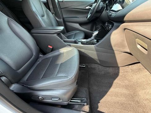 Used 2022 Buick Encore GX Essence w/ Experience Buick Package FWD image 16