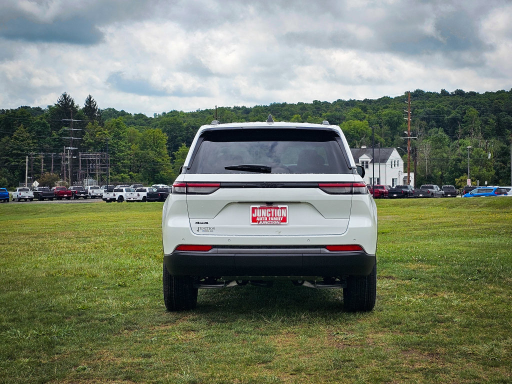 New 2026 Jeep Grand Cherokee Altitude AWD/4WD image 4