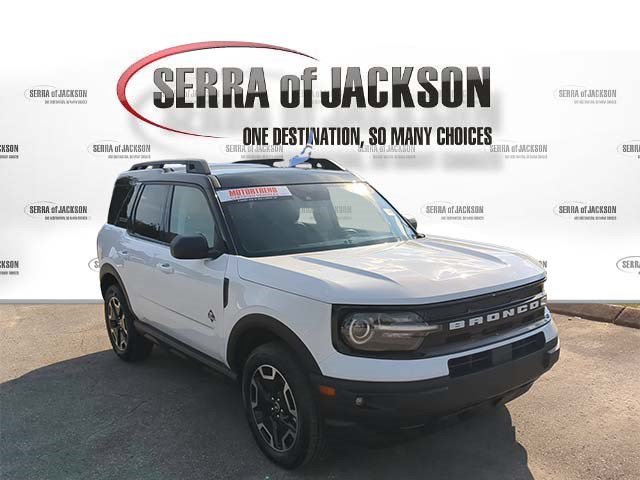 Used 2024 Ford Bronco Sport Outer Banks w/ Tech Package AWD/4WD image 2