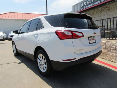 Used 2019 Chevrolet Equinox LS FWD image 3