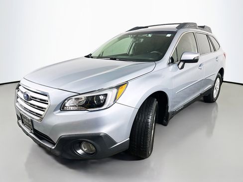 Used 2017 Subaru Outback 2.5i Premium AWD/4WD image 3