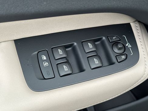 New 2026 Volvo XC60 B5 Plus w/ Protection Package Premier image 15