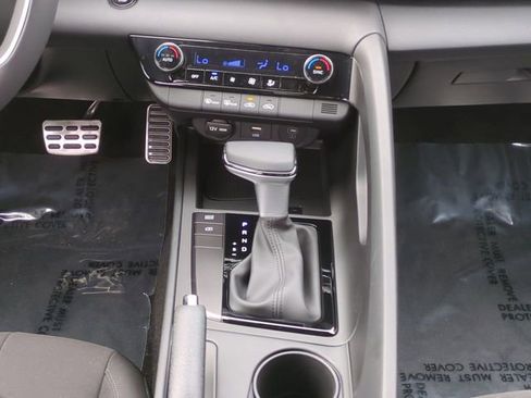 New 2025 Hyundai Elantra SEL FWD image 18