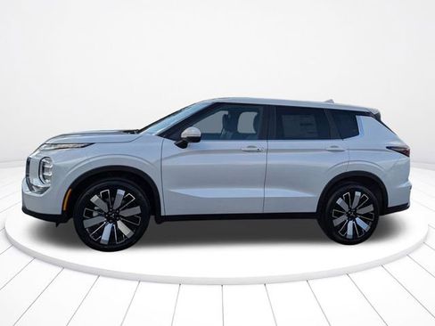 New 2026 Mitsubishi Outlander SE image 6