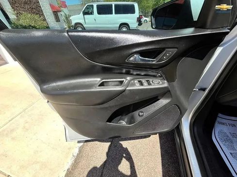Used 2018 Chevrolet Equinox LT FWD image 10
