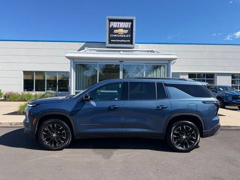 Used 2026 Chevrolet Traverse LT w/ Sun and Wheel Package AWD/4WD image 1