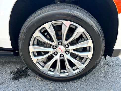 Used 2021 GMC Yukon Denali w/ Denali Premium Package image 36