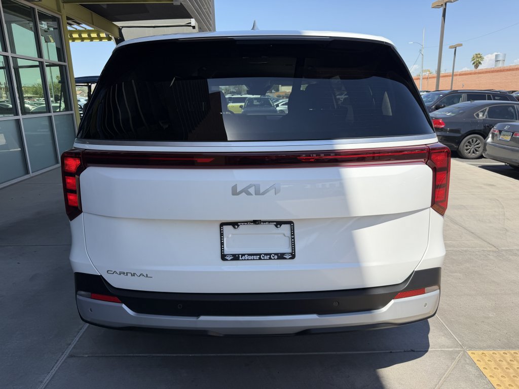 Used 2025 Kia Carnival LX FWD image 13