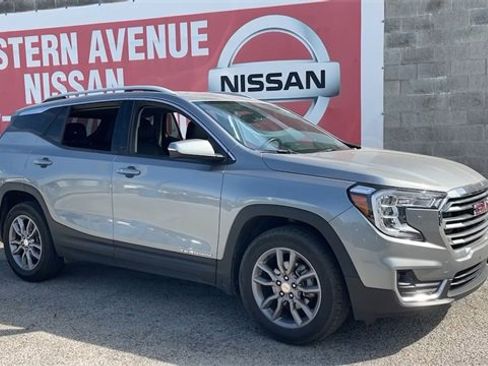 Used 2024 GMC Terrain SLT image 3