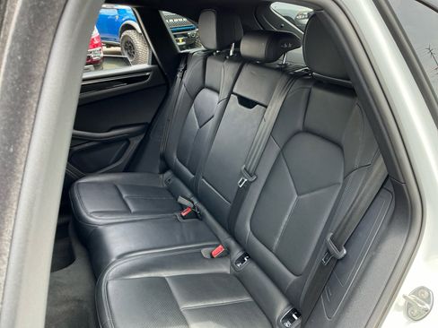 Used 2021 Porsche Macan AWD/4WD image 18