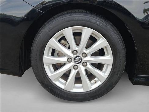 Used 2018 Toyota Camry LE image 21