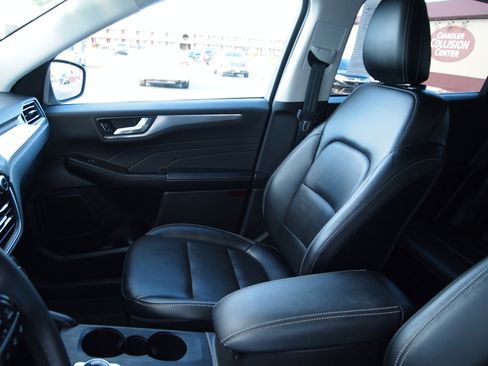 Used 2022 Ford Escape Titanium image 13