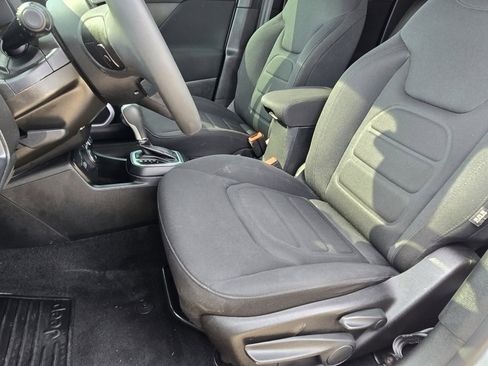 Used 2020 Jeep Renegade Latitude image 19