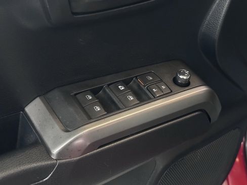 Used 2018 Toyota Tacoma SR5 image 19