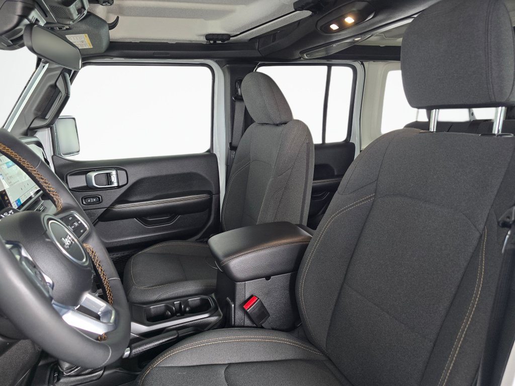 Used 2025 Jeep Wrangler Unlimited Sahara AWD/4WD image 18