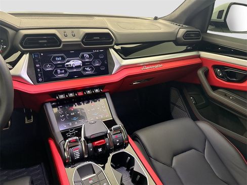 Used 2025 Lamborghini Urus SE image 25