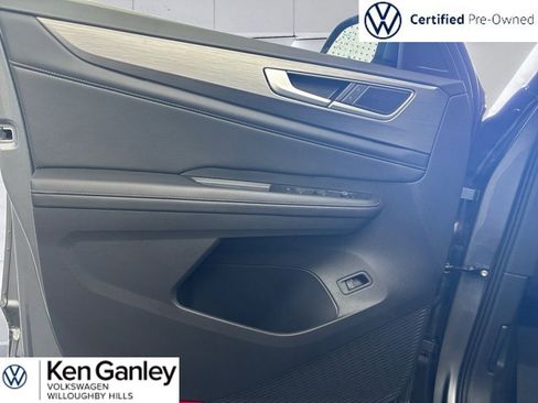 Certified 2024 Volkswagen Atlas Cross Sport SE w/ Panoramic Sunroof Package AWD/4WD image 21