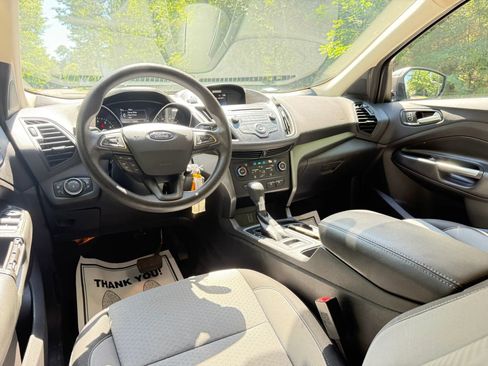 Used 2017 Ford Escape SE AWD/4WD image 9