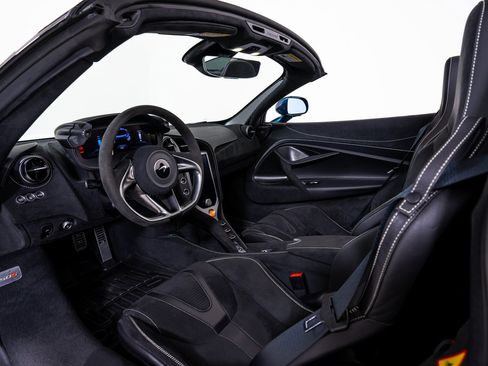 Used 2025 McLaren 750S Spider image 21