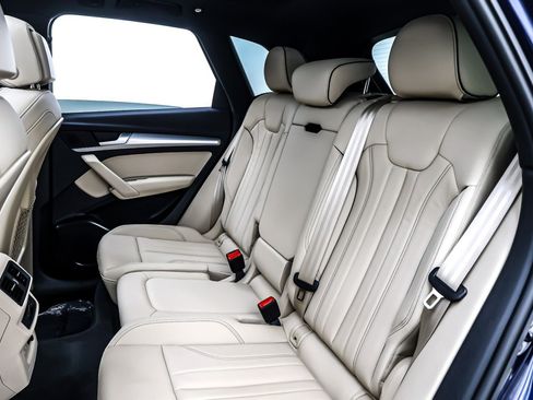 Used 2025 Audi Q5 2.0T Premium w/ Convenience Plus Package image 9