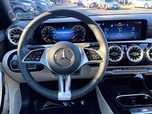 Used 2025 Mercedes-Benz CLA 250 4MATIC image 4