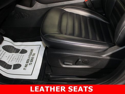 Certified 2024 Ford Edge SEL image 9