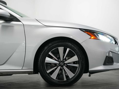 Used 2021 Nissan Altima 2.5 SV FWD image 9