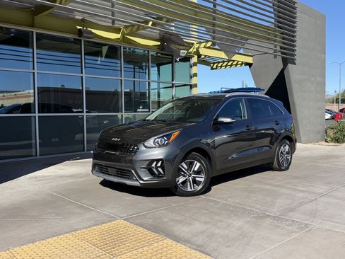 Used 2022 Kia Niro EX image 1