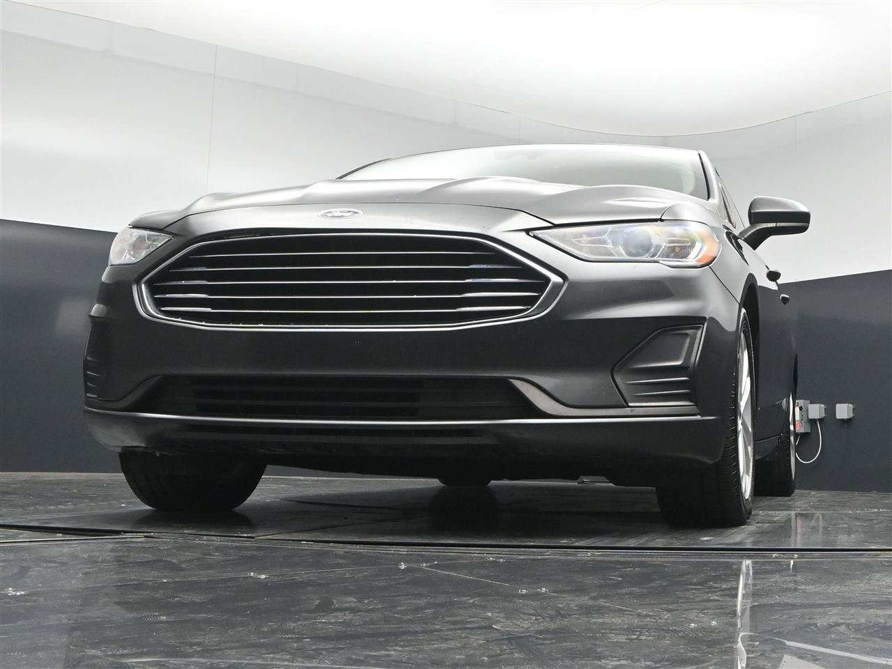 Used 2019 Ford Fusion SE FWD image 28