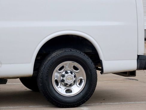 Used 2012 Chevrolet Express 2500 w/ Cold Climate Package image 22