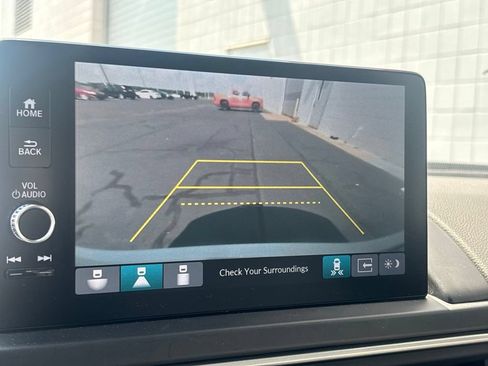 Used 2025 Honda Pilot Touring image 12