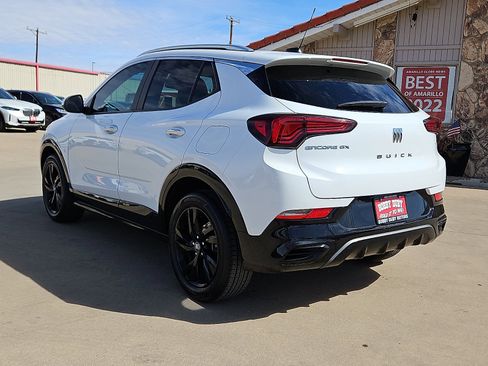 Used 2024 Buick Encore GX Sport Touring image 2