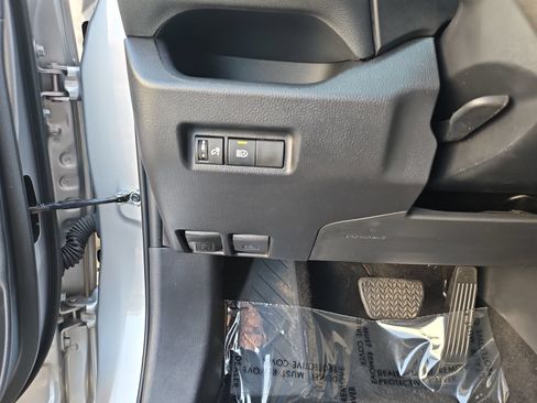 Used 2025 Toyota RAV4 XLE FWD image 25