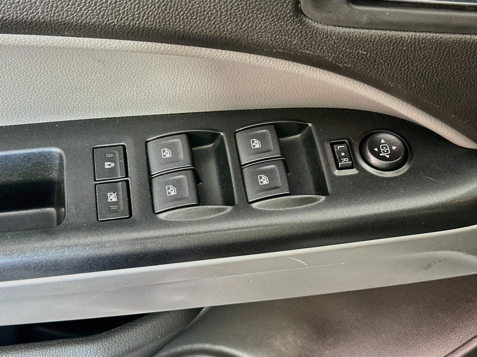 Used 2018 Chevrolet Colorado LT w/ Luxury Package, Chrome AWD/4WD image 17
