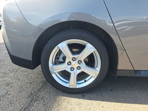 Used 2017 Chevrolet Volt LT w/ Comfort Package image 12