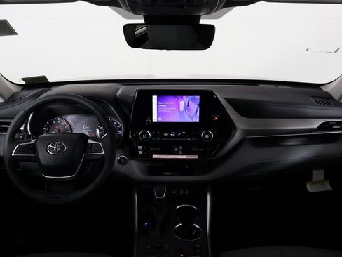 New 2026 Toyota Highlander XLE image 4