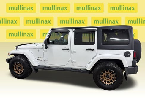 Used 2018 Jeep Wrangler Unlimited Sahara w/ Connectivity Group AWD/4WD image 10