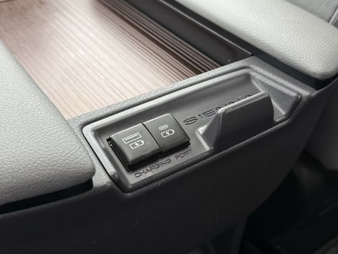 Used 2022 Toyota Sienna XLE image 31