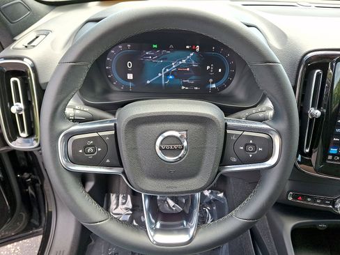 Used 2024 Volvo XC40 B5 Core AWD/4WD image 16